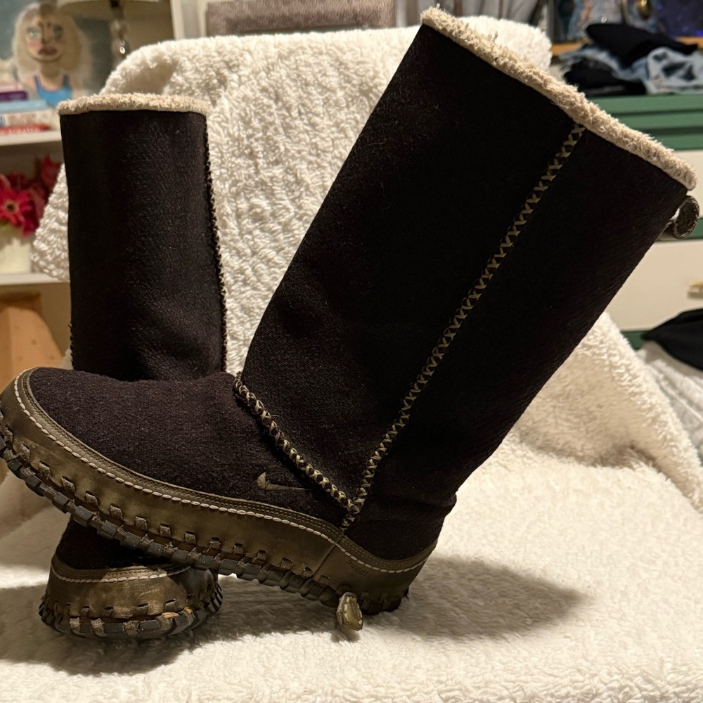 Rare Nike ACG 08’ Tall Shearling Winter Boots US 9 PUDDLE PROOF Outdoor Trail